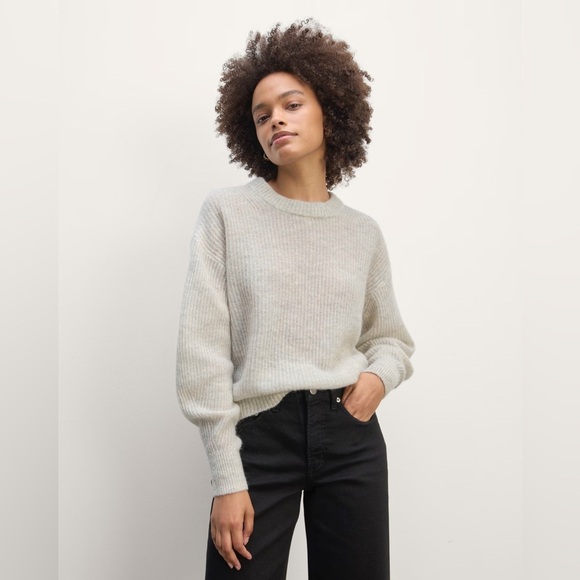 Everlane Sweaters - Everlane The Cocoon Crew in Alpaca Lightweight Sweater Almond Color size XXS